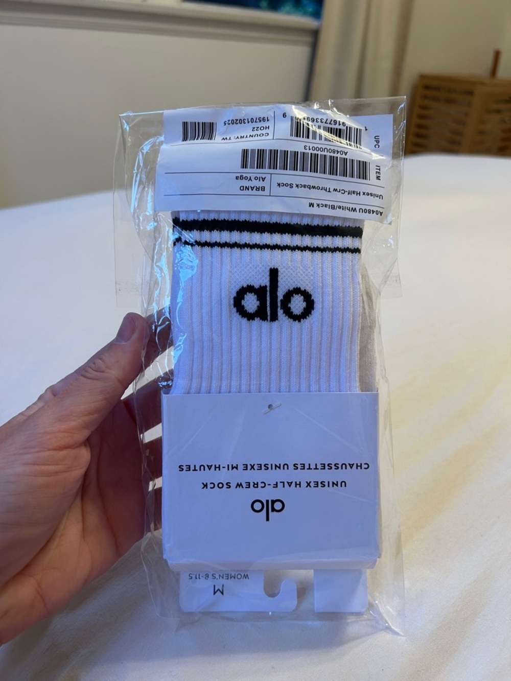 New ALO Unisex Half-Crew Sock. Size Medium. Women: 8-11.5, Men: 6.5-10 - Picture 2 of 4